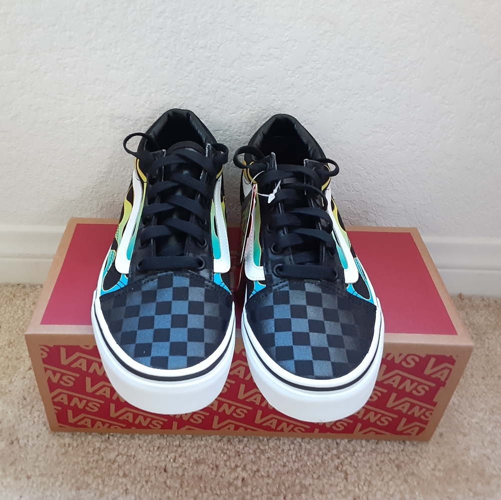 Vans - Picture 2 of 4
